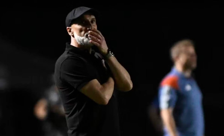 Vasco demite técnico Álvaro Pacheco após time perder para o Juventude