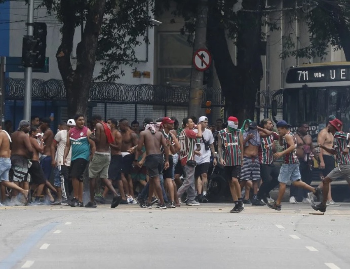 Comissão da Câmara aprova PL que cria lista de torcedores proibidos de frequentar estádios