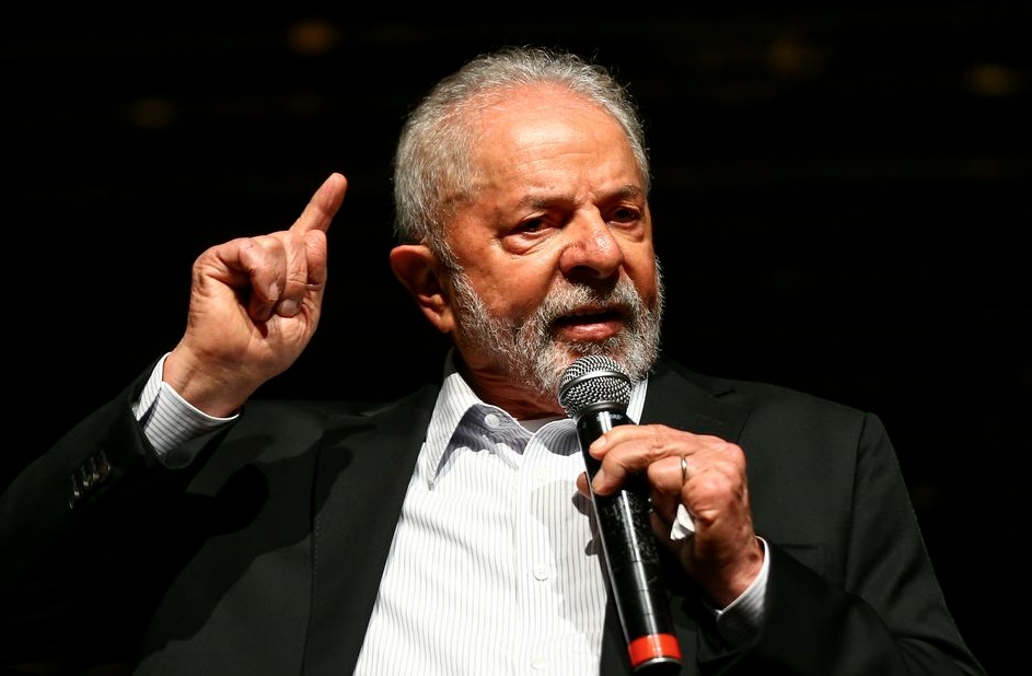 Lula diz que aumentar salário mínimo não é "gasto" e "bate o martelo" sobre valor da aposentadoria