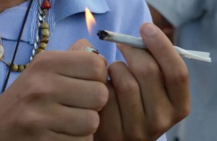 Saiba o que muda com decisão que descriminaliza porte de maconha e diferencia traficante de usuário