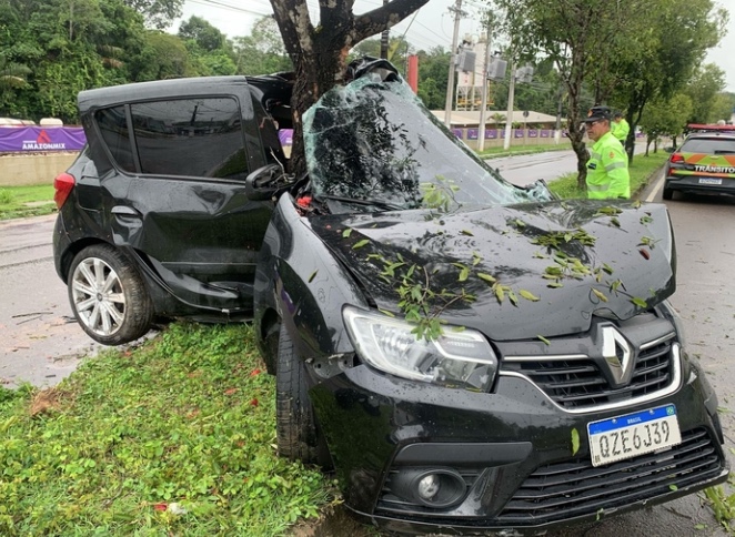 Lei do AM obriga condutor alcoolizado que destruir patrimônio público a arcar com despesa  