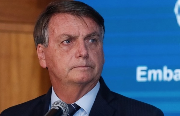 Bolsonaro desviou R$ 6,8 milhões em joias e presentes, diz PF após corrigir estimativa