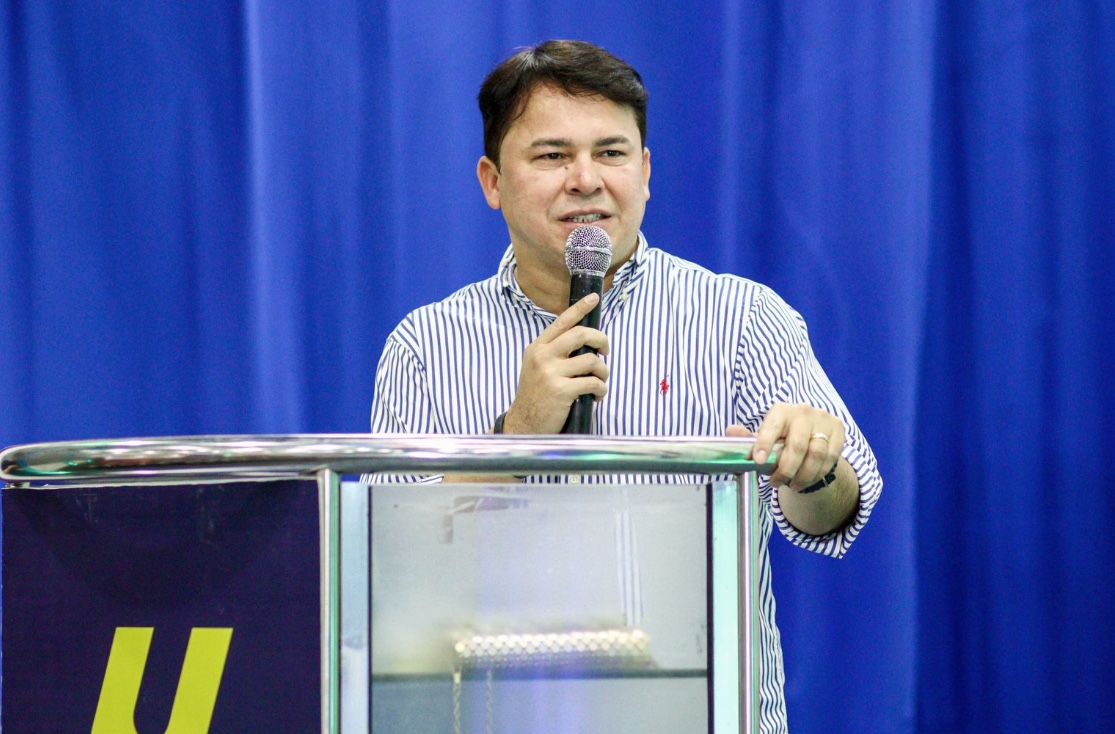 Keitton anuncia pagamento da primeira parcela do 13º salário para servidores de Coari