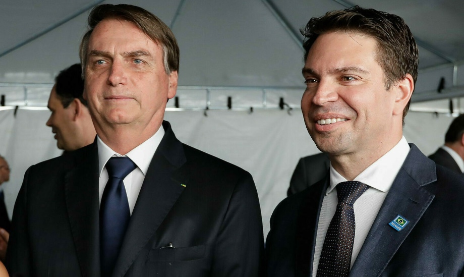 PF descobre e-mails de Ramagem que orientam Bolsonaro a atacar urnas eletrônicas