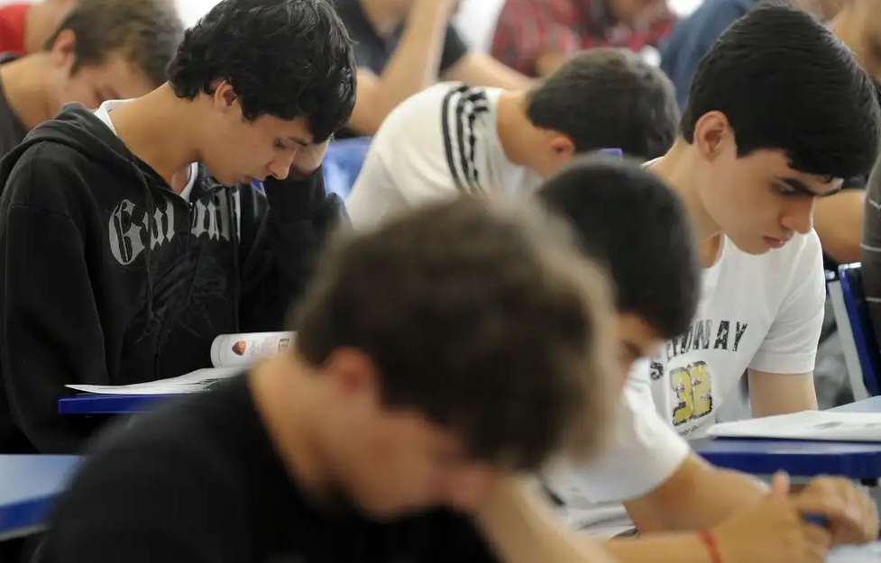 Presidente Lula sanciona Lei do Novo Ensino Médio com vetos; saiba novas regras 