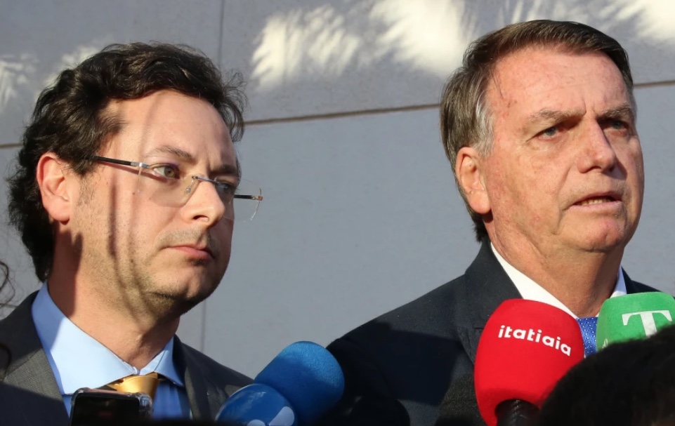 Advogado de Bolsonaro deixa defesa do caso das joias após ser indiciado pela PF 