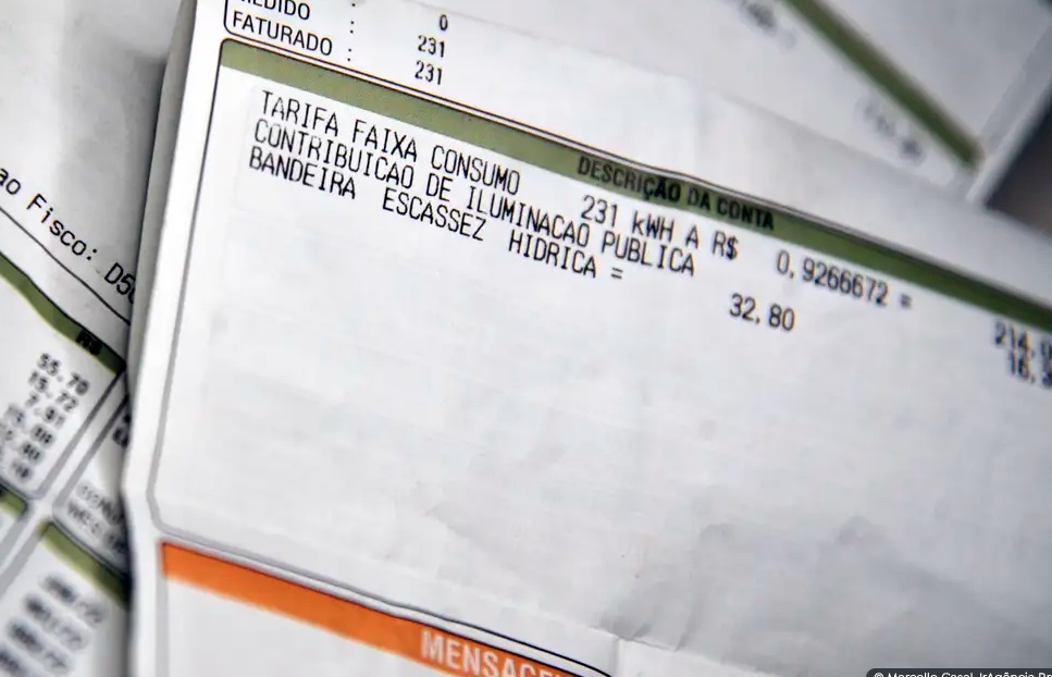 Governo anuncia queda de até 10% nas contas de luz em setembro