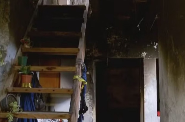 Homem esfaqueia esposa, ateia fogo na casa e morre carbonizado