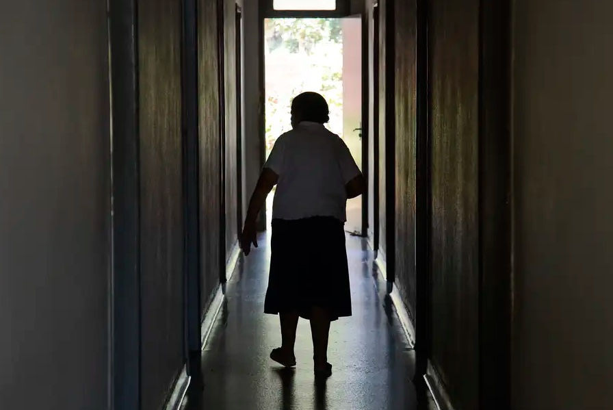 Pessoa com Alzheimer poderá ter isenção de IR sobre aposentadoria, diz PL