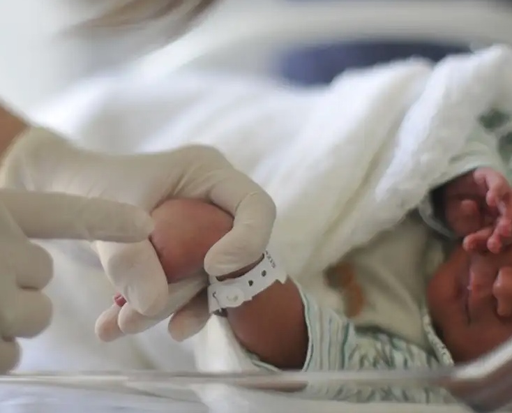 Licença-maternidade poderá ser prorrogada em caso de internação de mãe ou bebê; entenda 