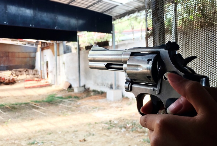 Projeto que permite clubes de tiro perto de escolas será votado nesta terça pelo Senado