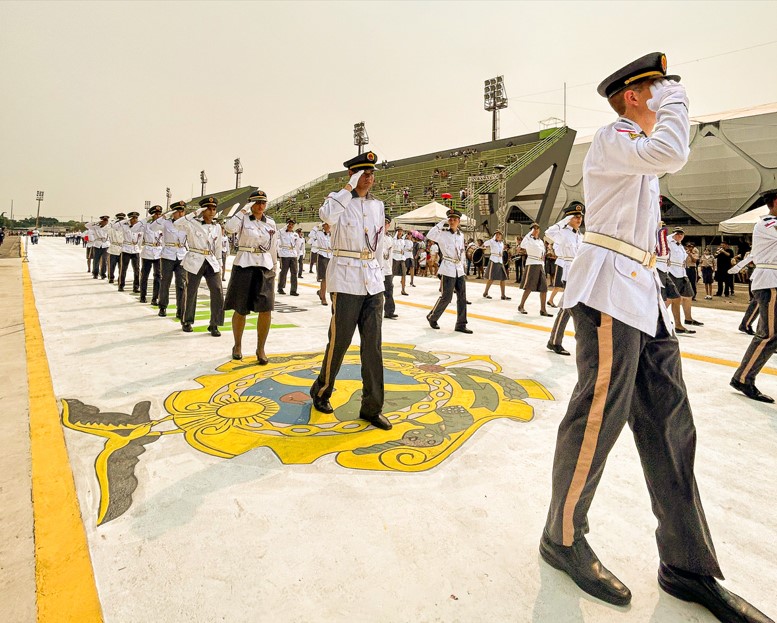 Desfile dos Colégios Militares da PMAM reuniu mais de 4 mil pessoas no Sambódromo