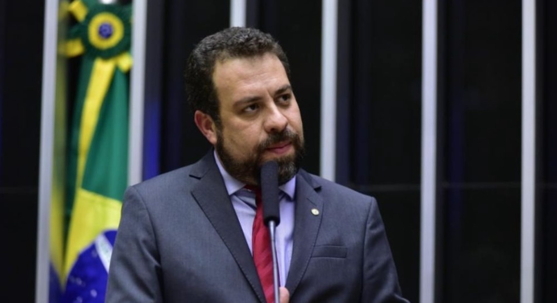 Boulos é multado em R$ 5 mil por propaganda antecipada em postagem sobre Carnaval