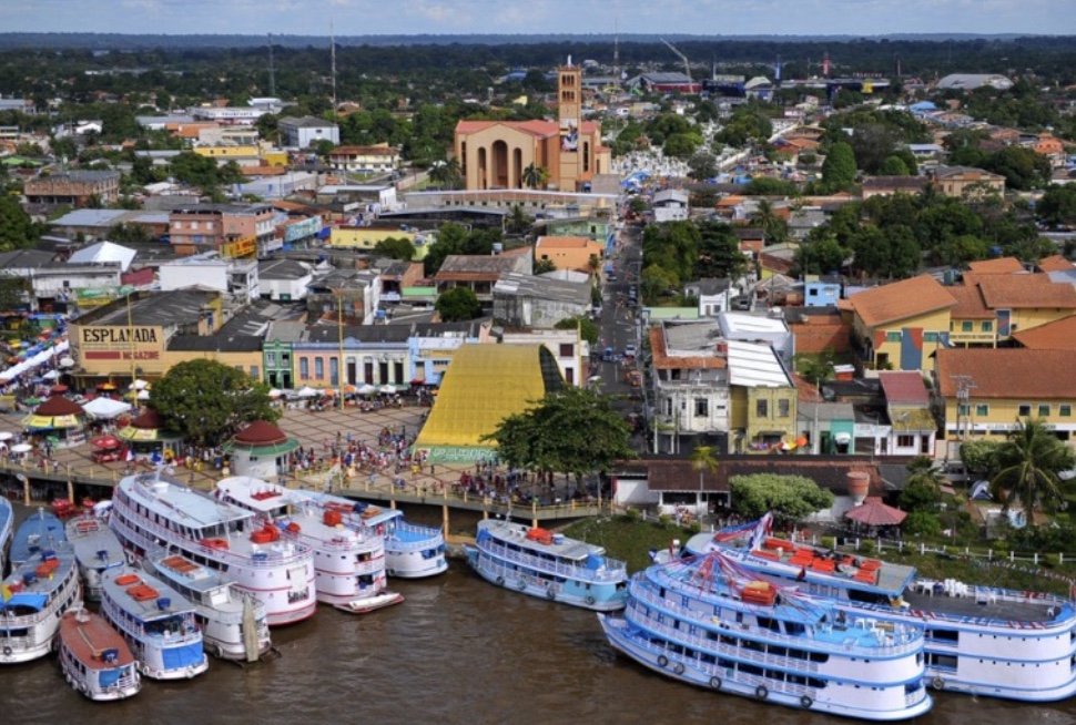 Wilson assina ordem de serviço para sistema de abastecimento de água em Parintins