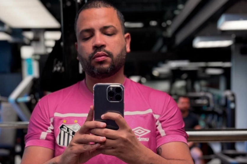 Projota tem arma apontada para a cabeça durante assalto a mansão; família foi feita refém