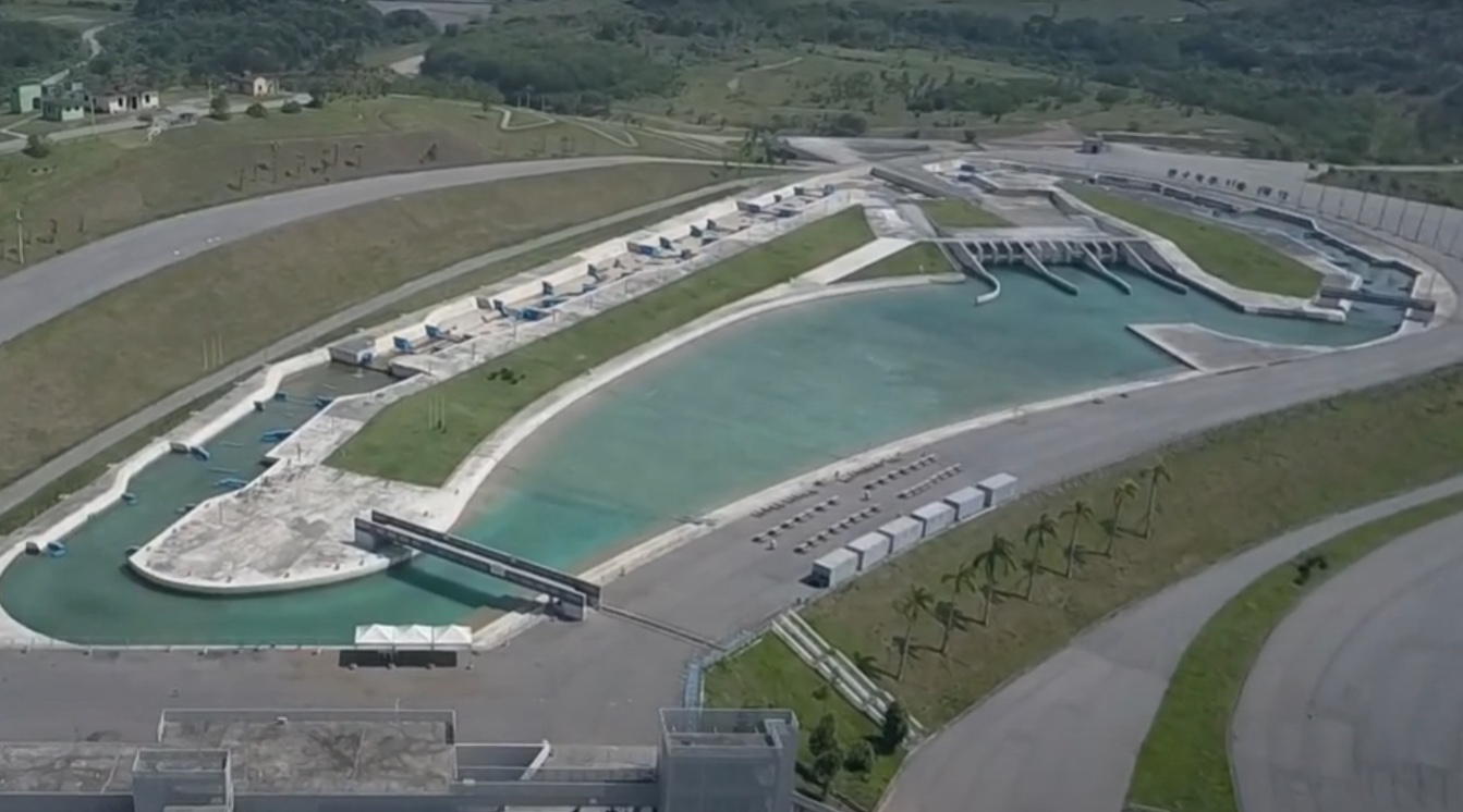 Adolescente morre afogado após ser sugado por bomba de piscina 