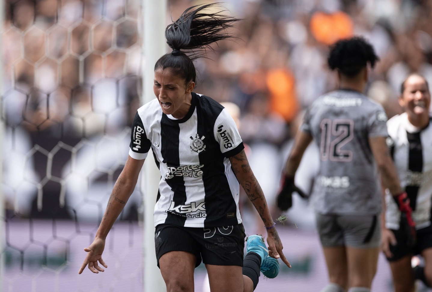 Corinthians goleia Marília fora de casa e encosta no líder Palmeiras no feminino