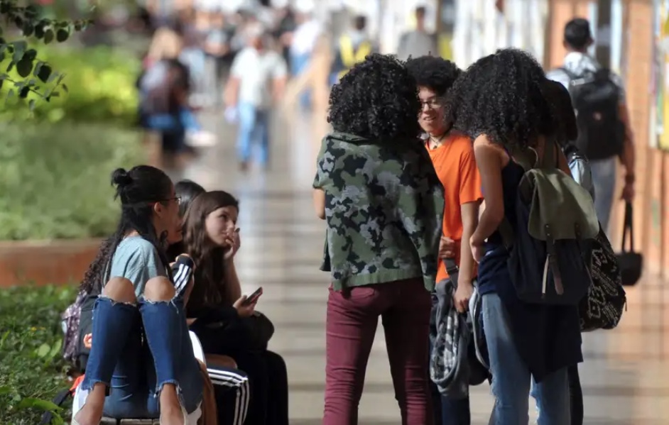 MEC planeja criar versão do Pé-de-Meia para ensino superior em 2025