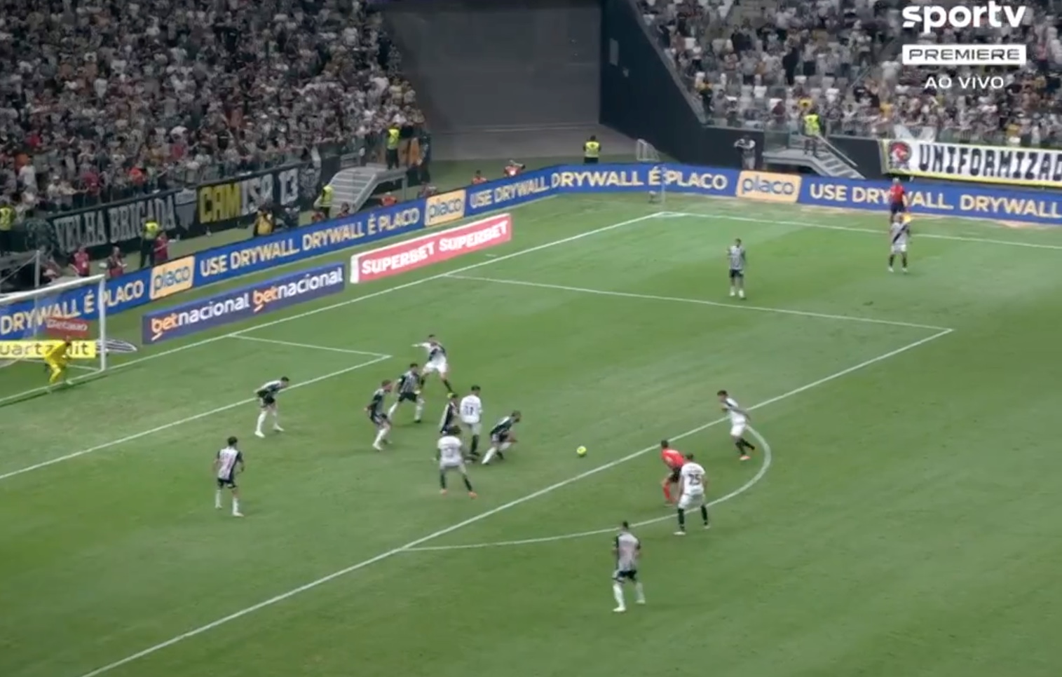 De virada, Atlético vence o Vasco por 2 a 1 pela Copa do Brasil