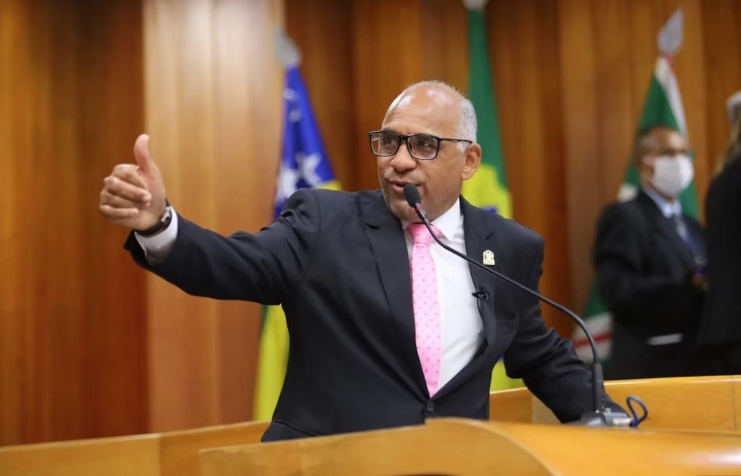 Prefeito demite quase 2 mil funcionários da prefeitura após perder eleição