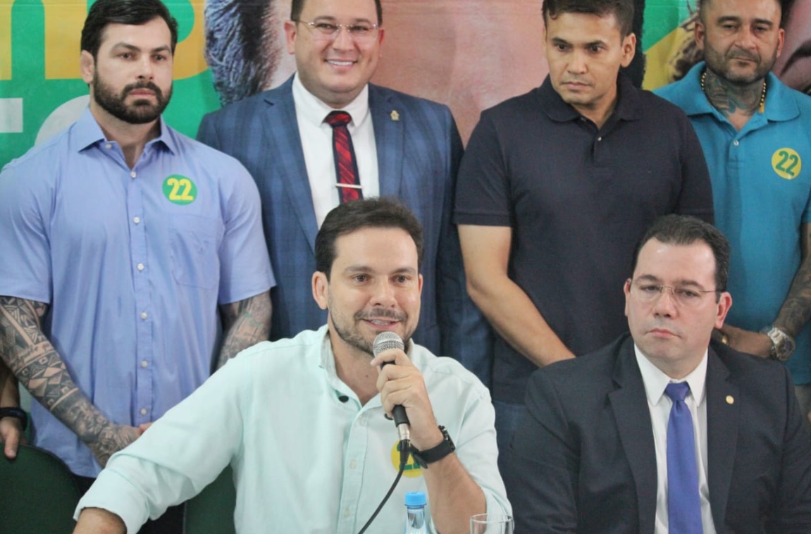 Alberto Neto mira apoio de Amom Mandel e anuncia alianças para o 2º turno em Manaus