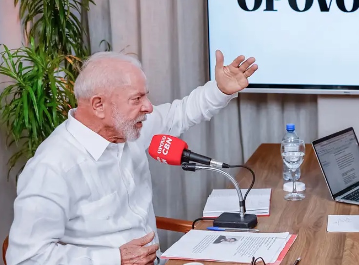 Lula defende imposto mínimo para milionário e fala em isenção de IR para ganho maior que R$ 5 mil