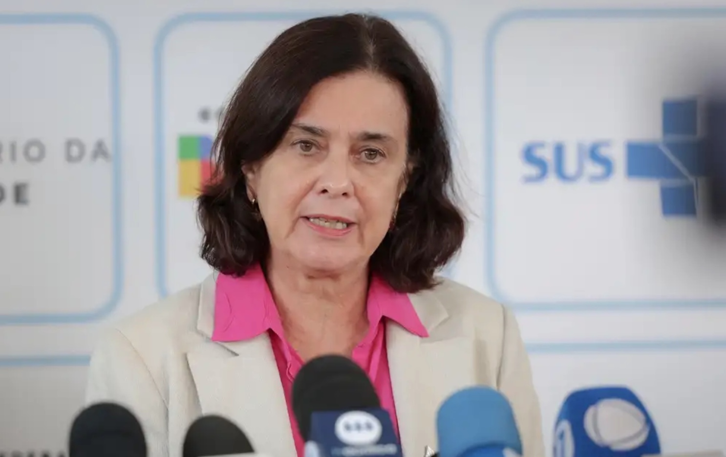 Ministra da Saúde diz que é 'inadmissível' caso de transplante de órgãos infectados com HIV