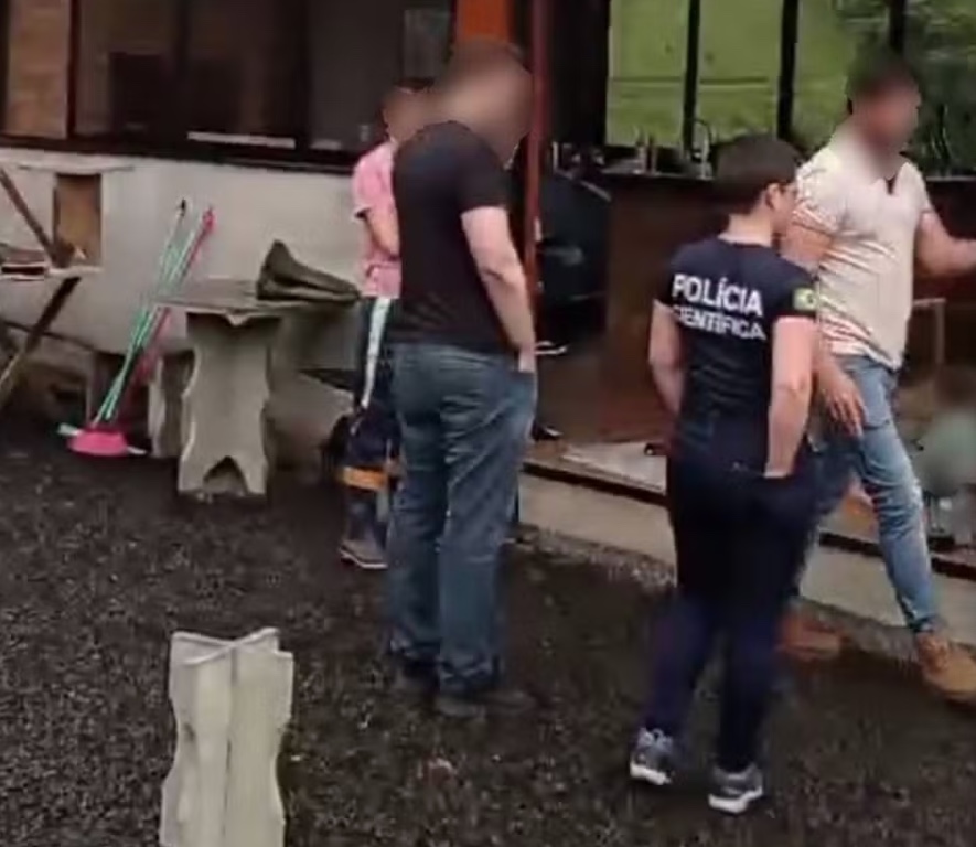 Criança é atingida por disparo na cabeça enquanto brincava perto de clube de tiro 