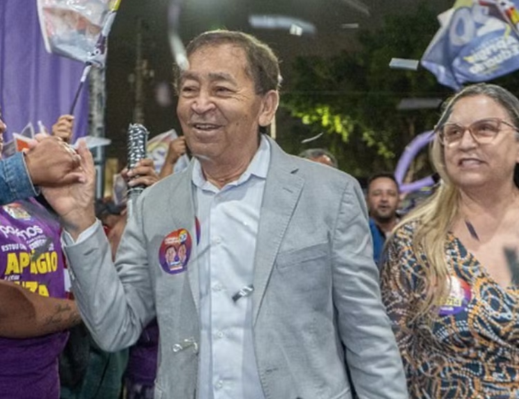 Candidato à reeleição é baleado durante campanha eleitoral em Taboão da Serra (SP)