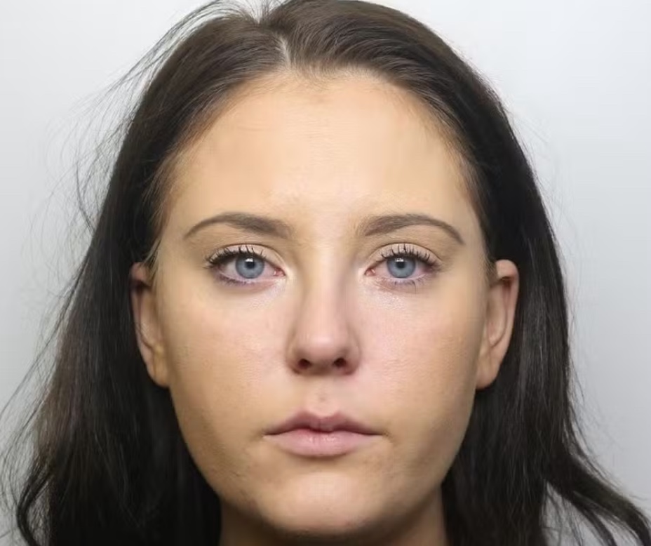 Jovem é condenada por postar fotos da amante do pai em site de garotas de programa