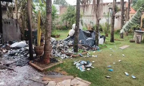 Idoso de 70 anos morre após explosão no quintal de casa