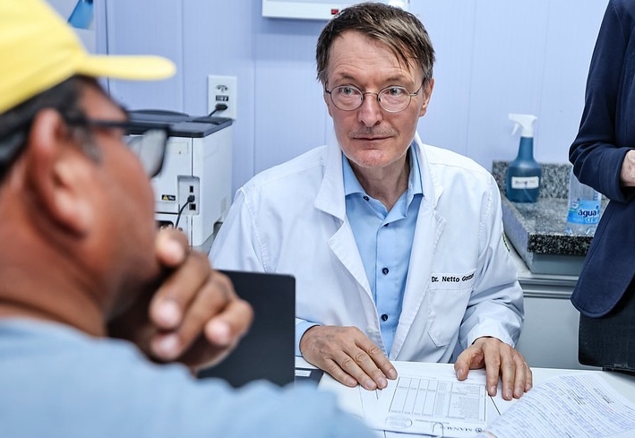 Em Manaus, ministro da Saúde da Alemanha elogia atendimento médico a comunidades ribeirinhas