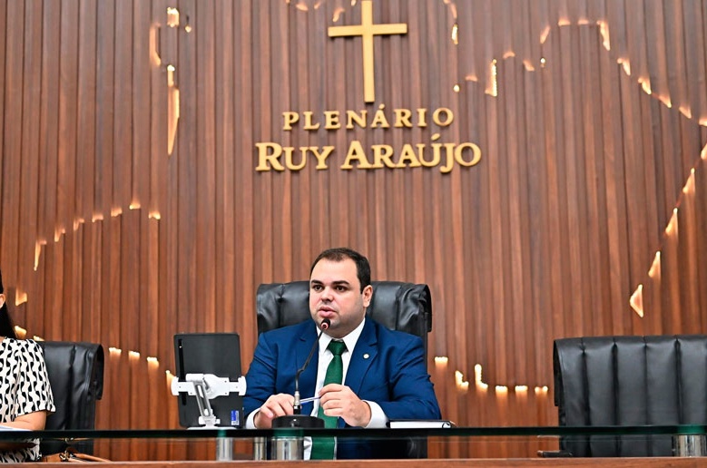 Roberto Cidade é eleito presidente da Aleam após STF exigir nova votação