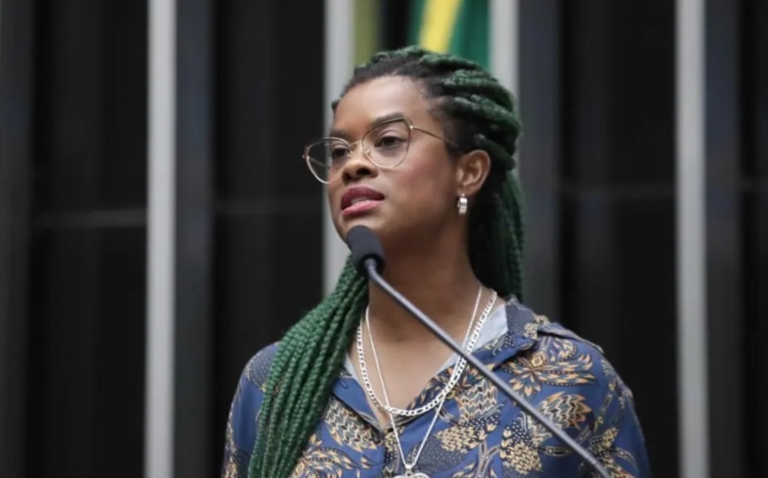 Deputada federal volta a receber e-mails racistas com ameaças de morte