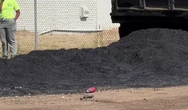 Trabalhador morre soterrado por carga de asfalto escaldante