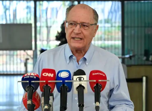 'Tendência no mundo inteiro', diz Alckmin sobre fim da escala 6x1