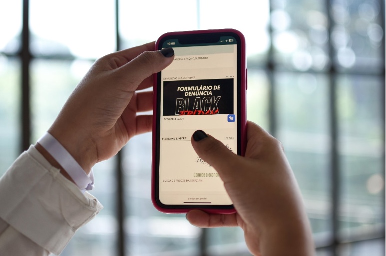 Procon lança canal de denúncias para combater fraudes na Black Friday