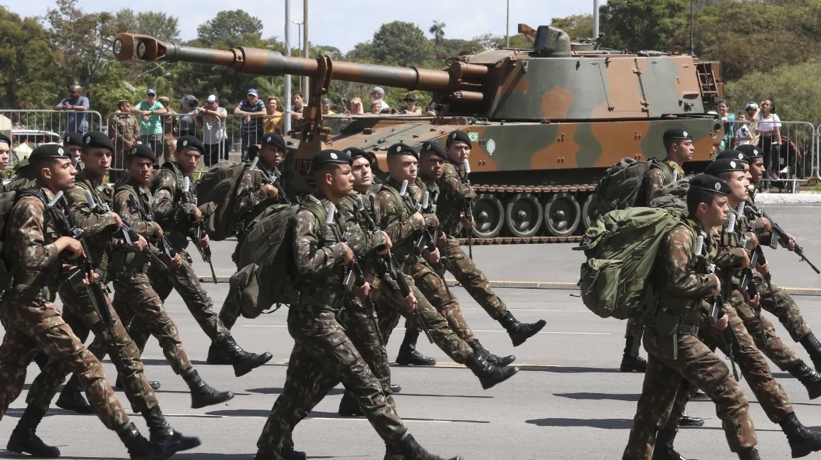 PEC dos militares volta à tona no Congresso após indiciamentos por tentativa de golpe