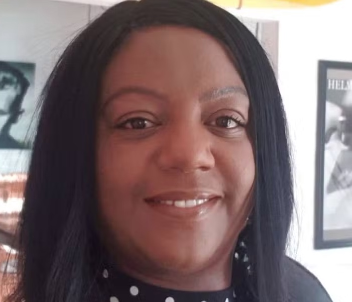 Mulher morre em retiro após tomar chá psicodélico