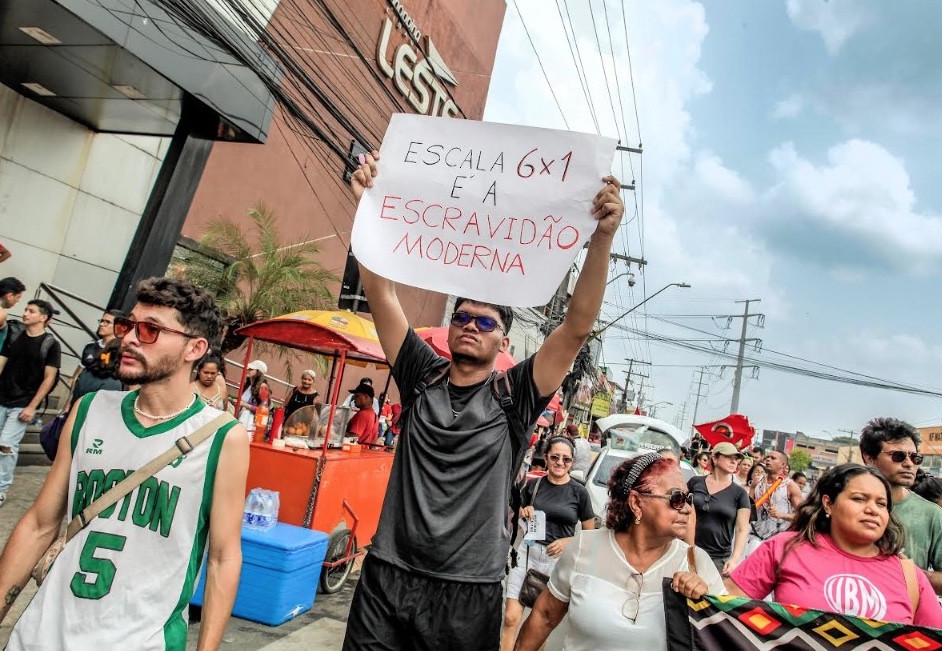 Manaus adere a protesto nacional contra a 'PEC do Estupro' e a escala 6x1