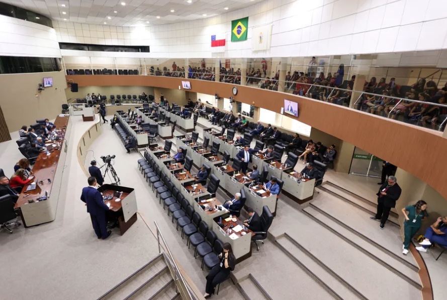 CMM revoga lei municipal que aceitava diplomas estrangeiros sem validação no Brasil