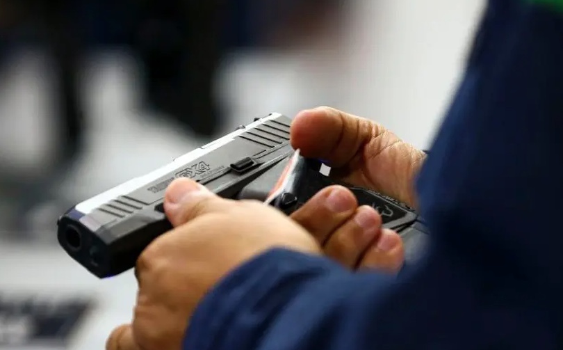 Manobra na Câmara facilita acesso a armas por condenados e anistia porte ilegal