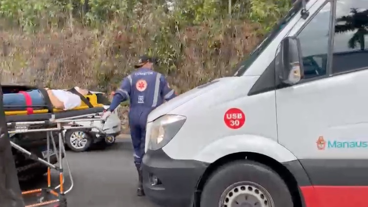 Engavetamento deixa mulher ferida na avenida Rodrigo Otávio