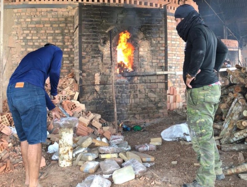 Polícia incinera duas toneladas de drogas apreendidas durante operação em Tefé