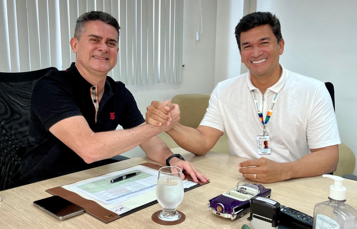 David Almeida mantém Jesus Alves na Secretaria de Habitação para novo mandato