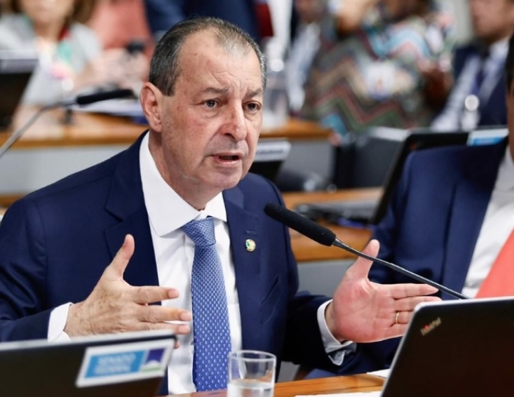 Omar celebra aprovação da reforma tributária e agradece Lula pela defesa da ZFM 