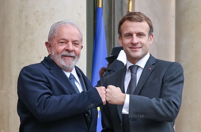 Em ligação, Lula e Macron discutem o impacto das decisões da Meta