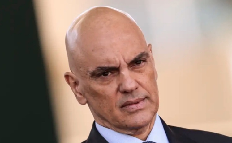 Moraes cita risco de fuga ao rejeitar devolução de passaporte a Bolsonaro