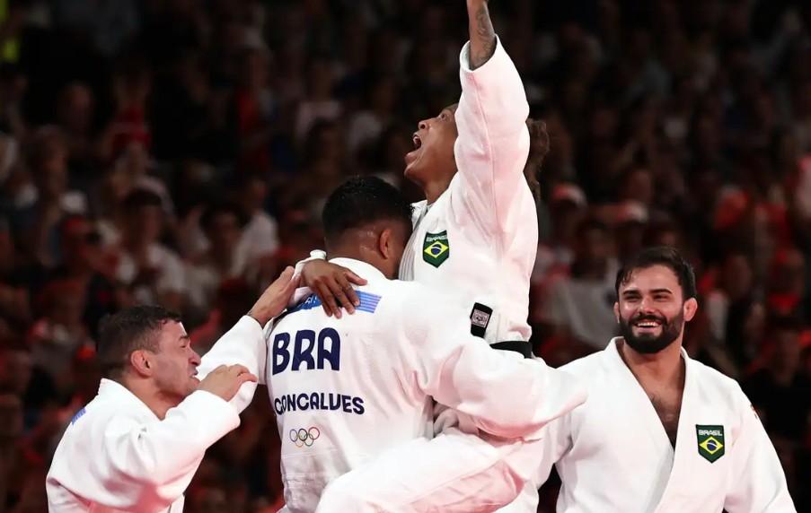 Brasil bate EUA em disputa por equipes no judô, 1ª após bronze em Paris