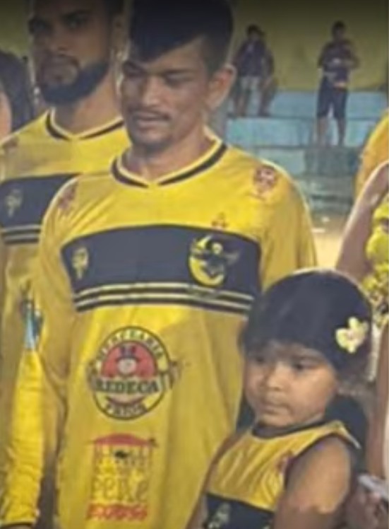 Menina achada abraçada ao pai em soterramento correu para dentro de casa ao ouvir estrondo 